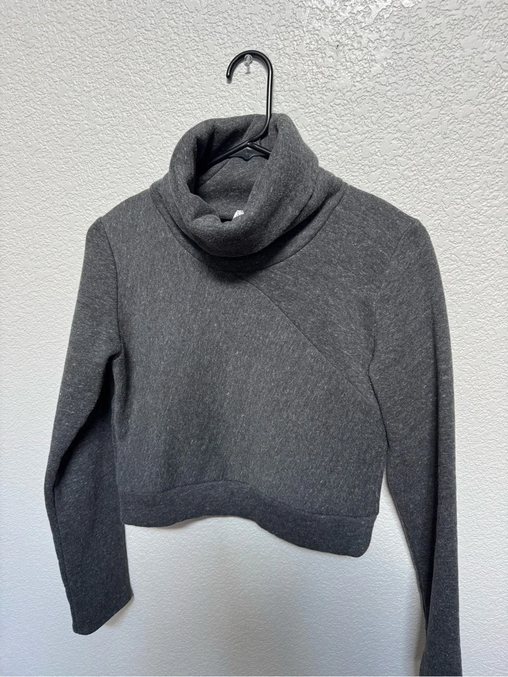 Alo Yoga Long Sleeve Cropped Turtleneck Top Women’s XS Heathered Charcoal